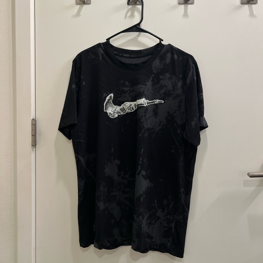 Nike Men Tshirt M